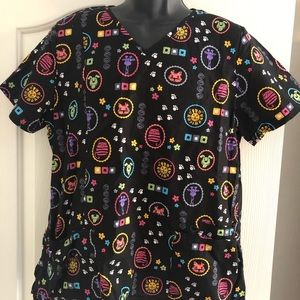 Animal/Flower Print Scrub Top Size Large